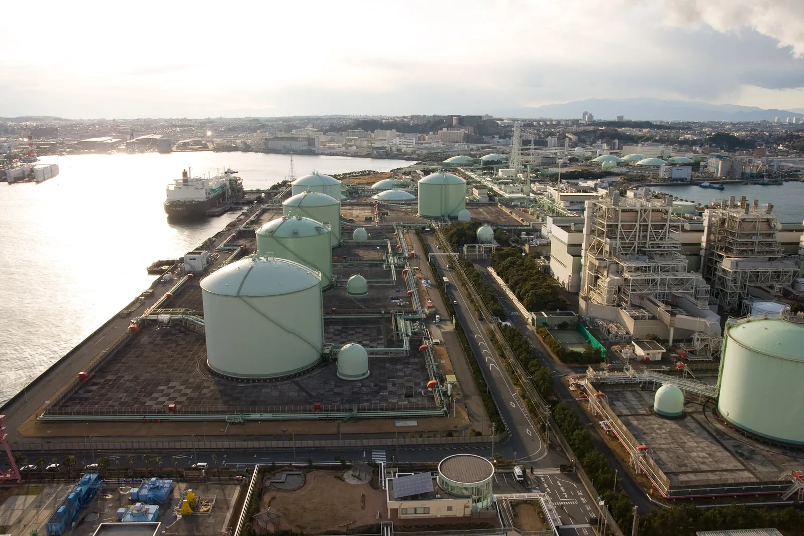 How Does a Virtual Dutch Hub Set Gas Prices for All of Europe?