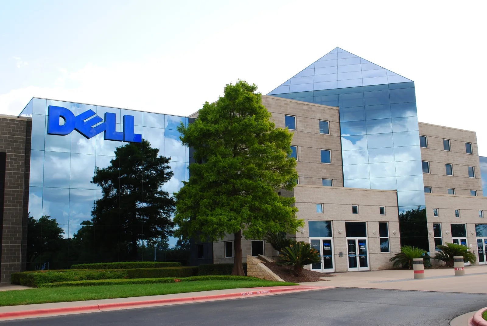 Dell Registra Ricavi da Record a 47 Miliardi di Dollari, Backlog Server AI a 95 Miliardi