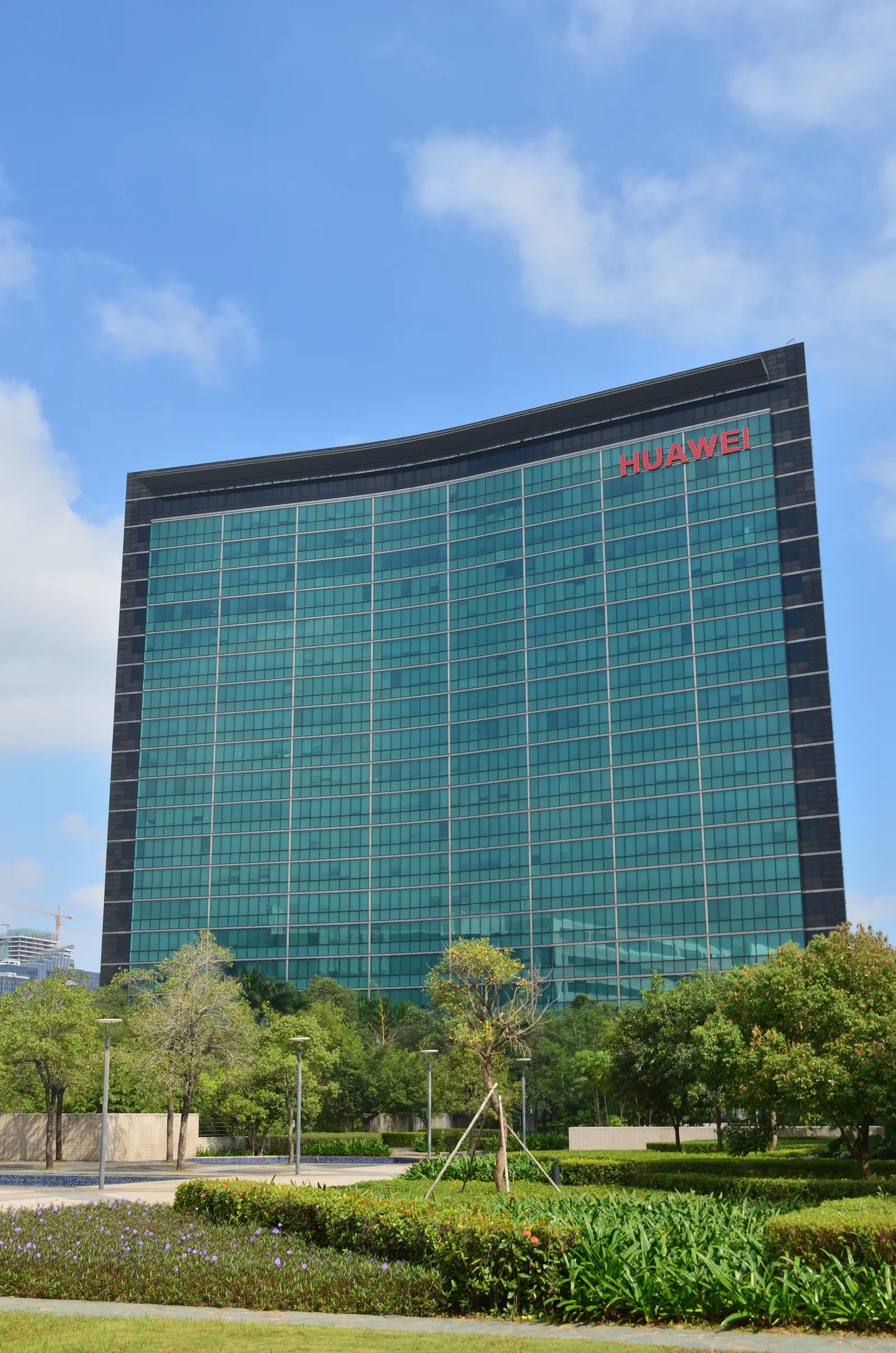 Huawei presenta 11 chip AI e fissa al 2027 il lancio degli Ascend 960
